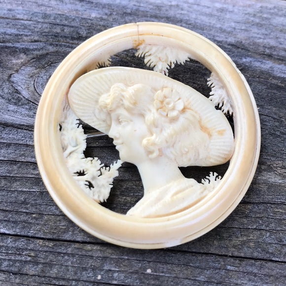 Antique Jewelry - Antique carved bone (?) brooch